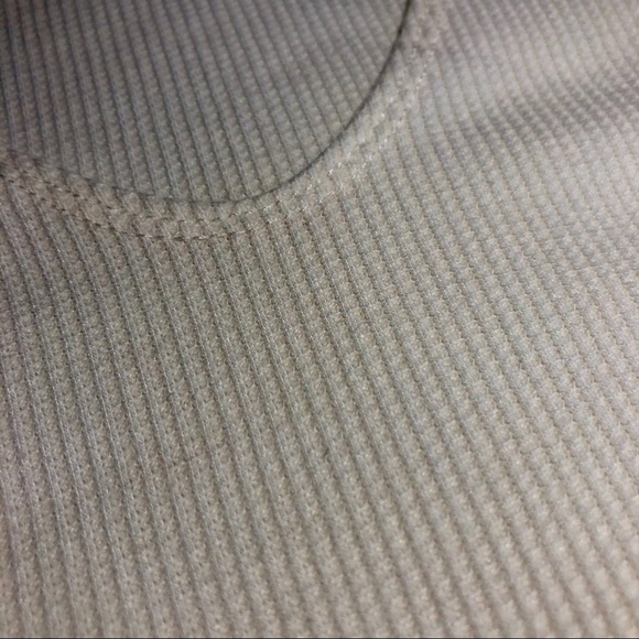 ✨ NEW white knit waffle v-neck - Picture 4 of 4